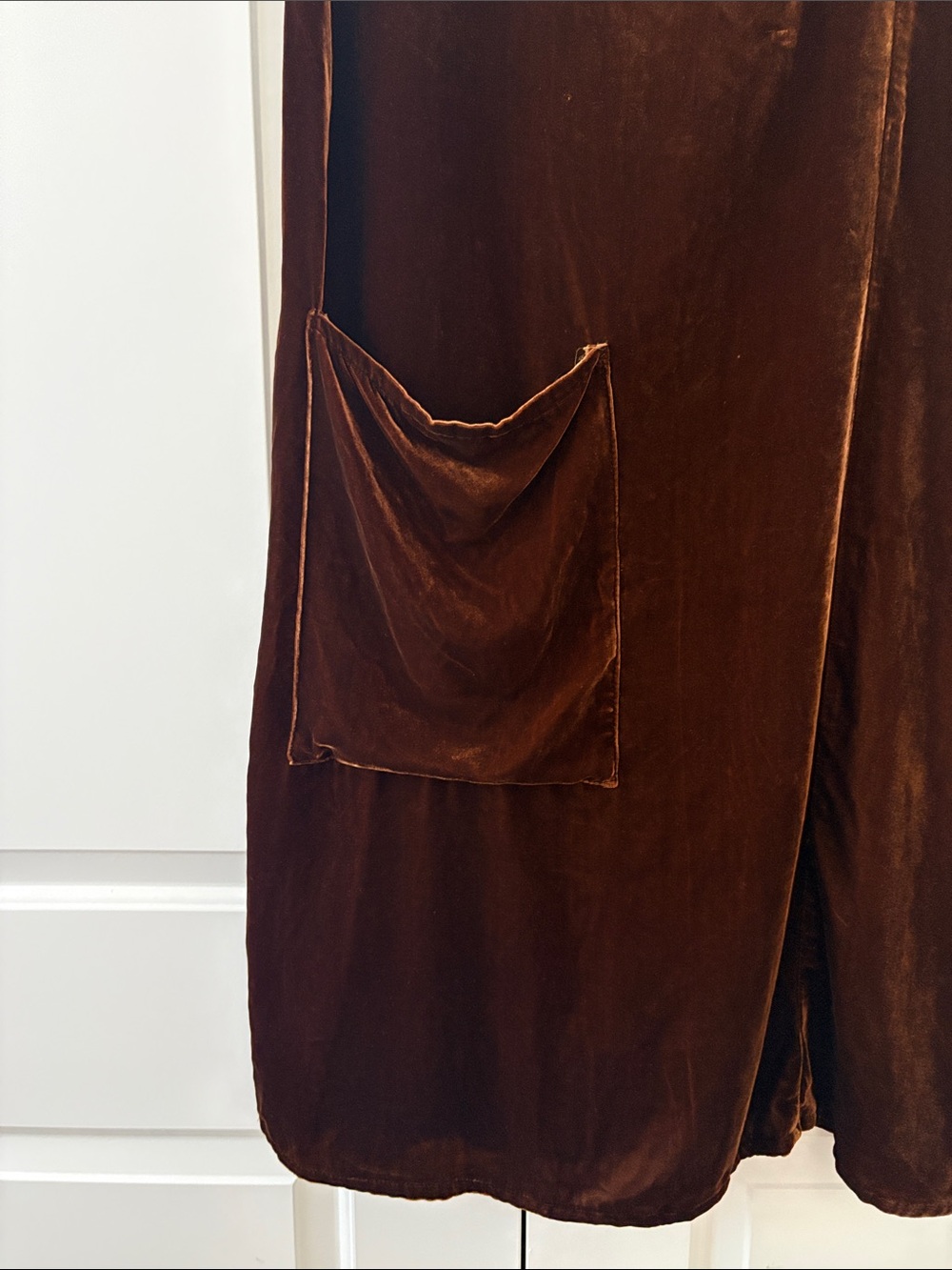 LACAUSA Sleeveless Golden Brown Velvet Shift Dress with Pocket - Picture 2 of 8